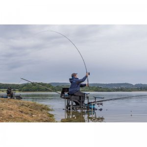 Distance Cage Feeder - large