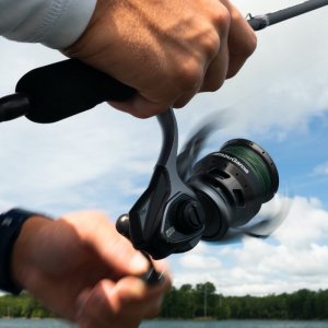Naviják s přední brzdou Abu Garcia Revo 3 SX 4000MSH
